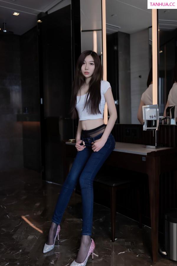 伊思思  [XiuRen]高清写真图 2020.08.05 No.2406 Victoria志玲第12张图片